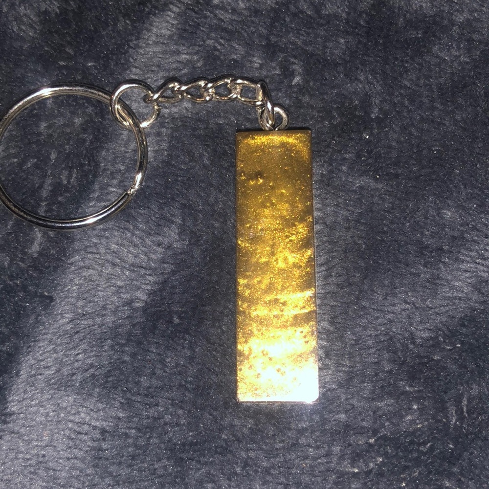 I copper resin keychain